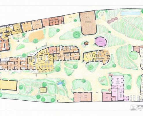Půdorys přízemí areálu Camphillu. Vlevo na západní straně areálu jsou dva původní zemědělské statky. Oba jsou využívány na chráněné bydlení. V levém horním statku je také zemědělská část "Statku na soutoku". Uprostřed je navržen společenský sál s jídelnou. Vlevo dole je budova chráněných dílen s ubytováním v podkroví. Eliptická stavba vpravo uprostřed je navržená malá kaple.