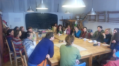 una entrevista conjunta con el colegio de profesores antes del inicio del trabajo en colaboración