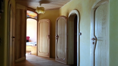 Interior del vestíbulo de un apartamento en la planta baja de una casa unifamiliar en Klecany (antes de su finalización)